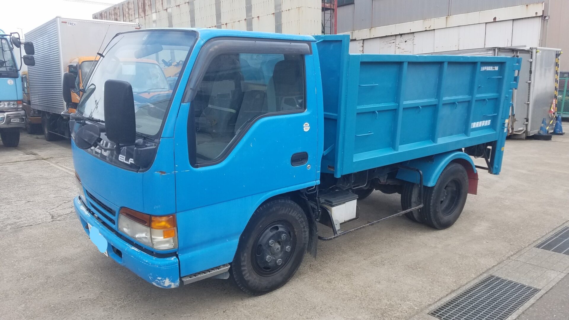 トラック・事故車・故障車など高価買取り中!!