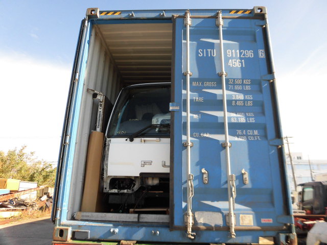 海外向けの積込み作業🚢