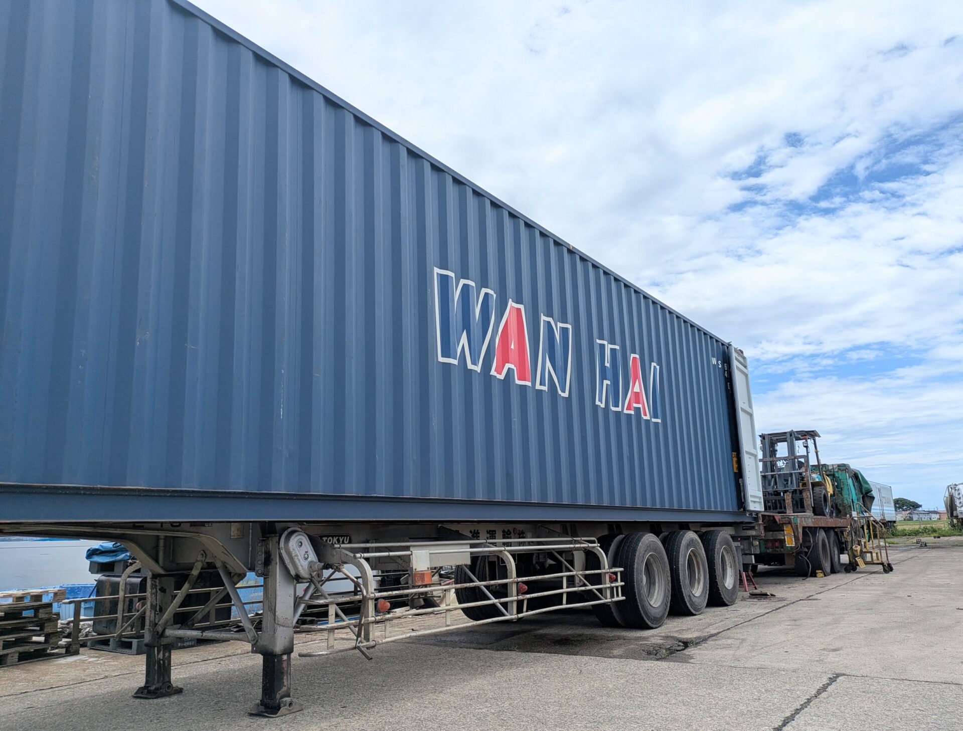 海外向けの積込み作業🚢