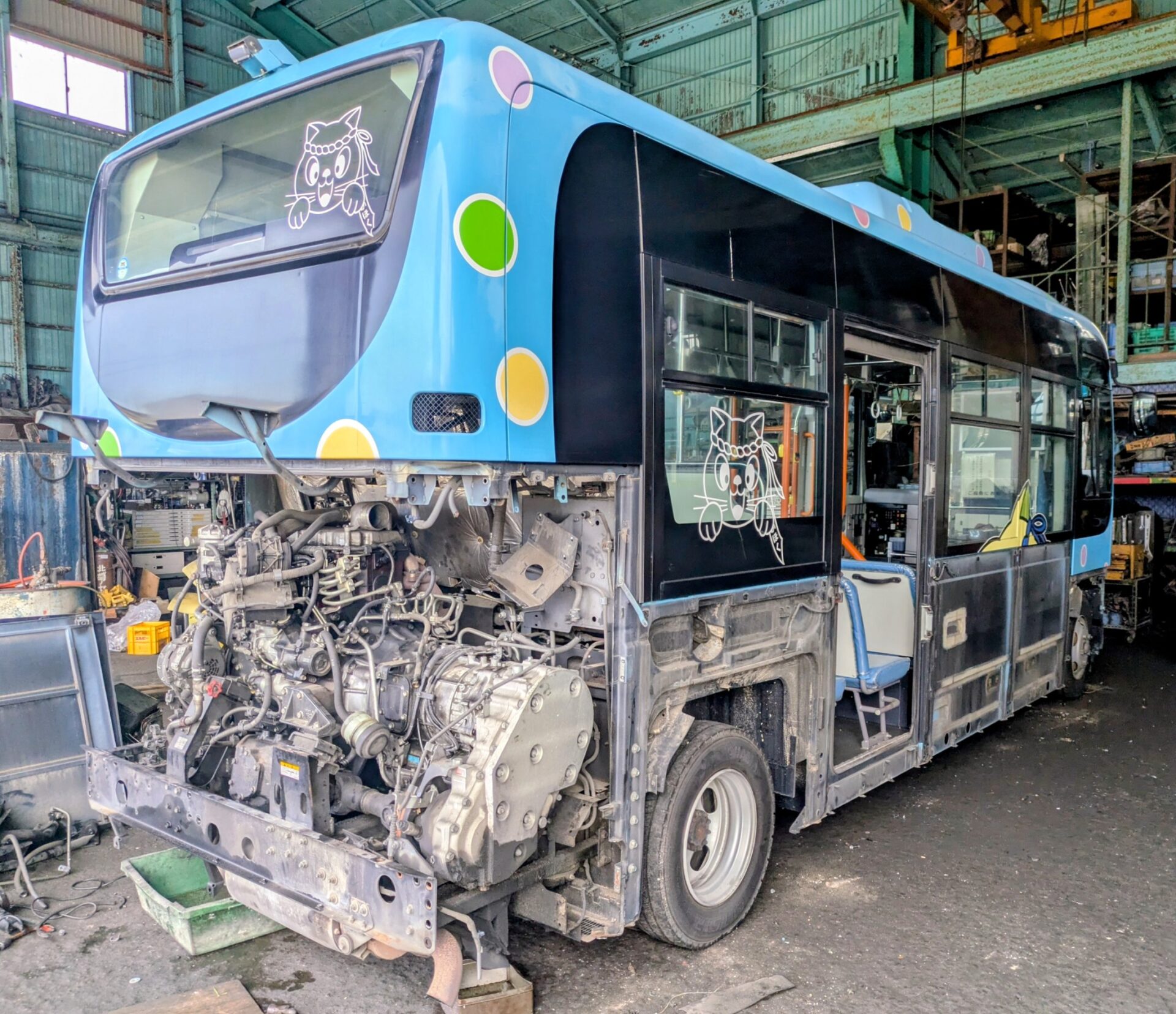 本日の解体作業🚌